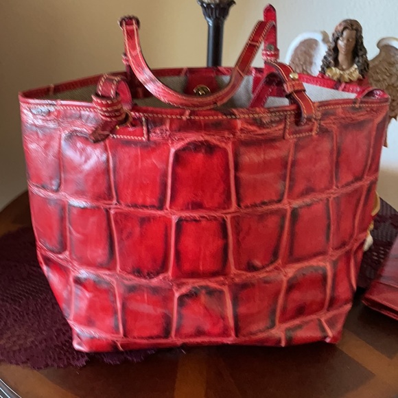 Dooney & Bourke - Picture 3 of 4